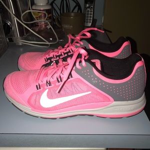 Nike Zoom tennis shoes